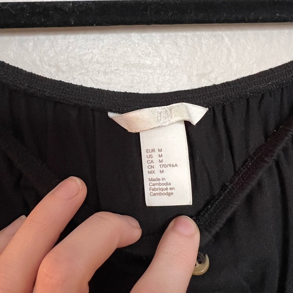 H&M slouchy black crop top with buttons, off shoulder, ruching across the bottom - Picture 2 of 2